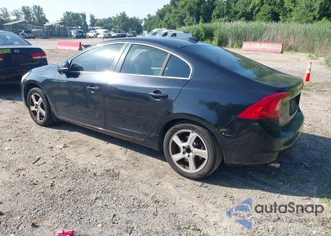 2012 Volvo S60 T5 z USA, uszkodzony, nr VIN YV1622FS4C2109850